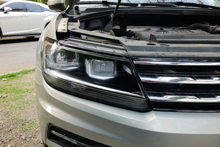 Used Volkswagen Tiguan L 2017 330TSI Automatic Two-Wheel Drive Luxury Edition Right Front Headlight