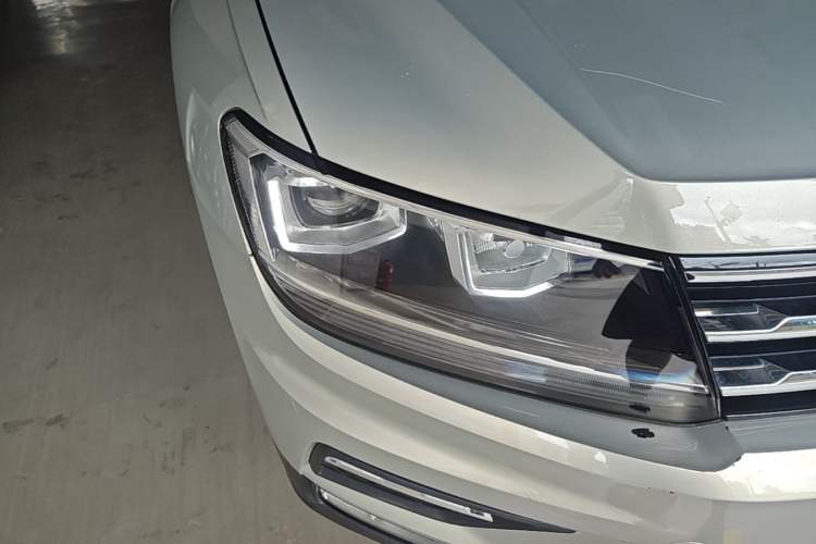 Used Volkswagen Tiguan L 2017 330TSI Automatic Two-Wheel Drive Luxury Edition Right Front Headlight