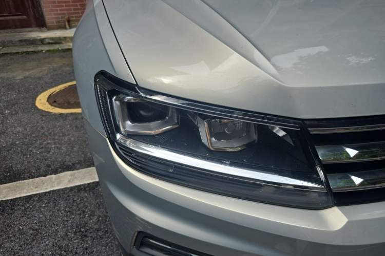 Used Volkswagen Tiguan L 2017 330TSI Automatic Two-Wheel Drive Luxury Edition Right Front Headlight