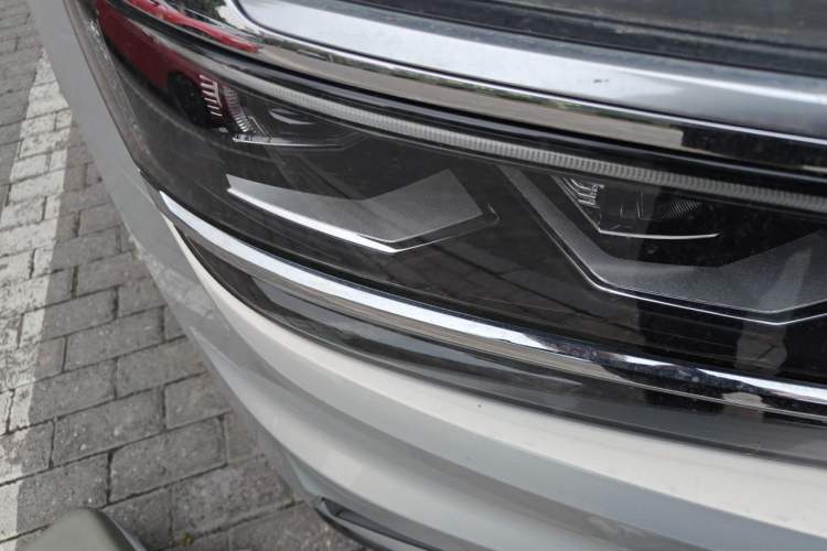 Used Volkswagen Tiguan L 2017 380TSI Automatic All-Wheel Drive Supreme Flagship Edition Right Front Headlight