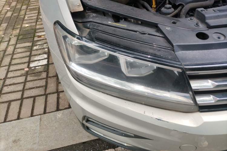 Used Volkswagen Tiguan L 2017 330TSI Automatic Two-Wheel Drive Luxury Edition Right Front Headlight
