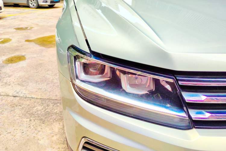 Used Volkswagen Tiguan L 2017 330TSI Automatic Two-Wheel Drive Luxury Edition Right Front Headlight