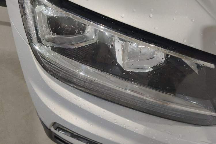 Used Volkswagen Tiguan L 2017 330TSI Automatic Two-Wheel Drive Luxury Edition Right Front Headlight