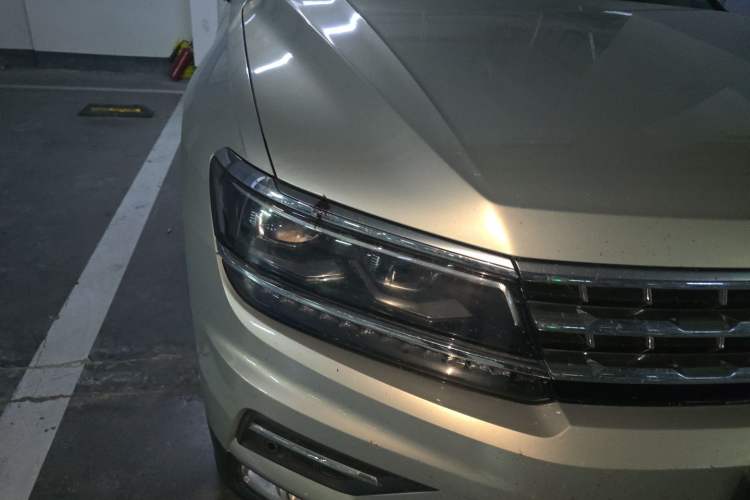 Used Volkswagen Tiguan L 2017 380TSI Automatic All-Wheel-Drive Flagship Edition Right Front Headlight