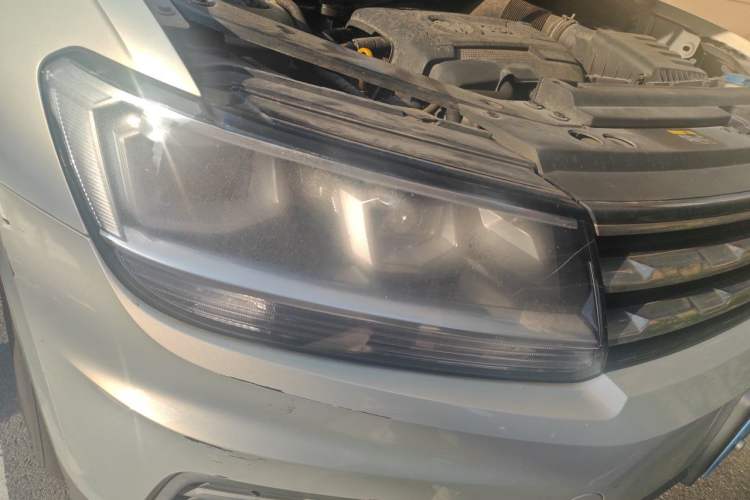 Used Volkswagen Tiguan L 2017 330TSI Automatic Two-Wheel Drive Luxury Edition Right Front Headlight