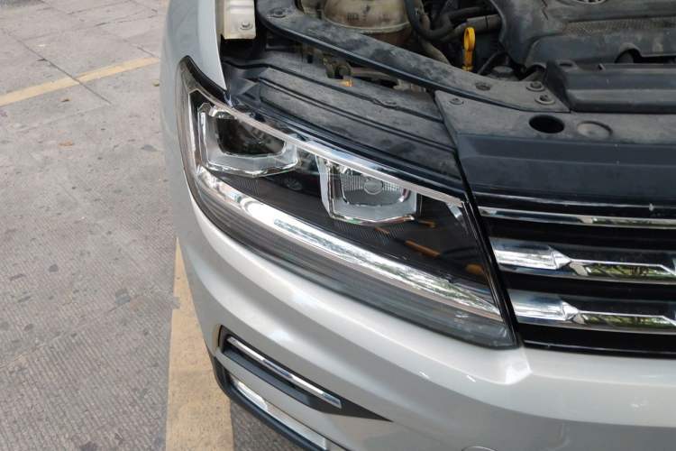 Used Volkswagen Tiguan L 2017 330TSI Automatic Two-Wheel Drive Luxury Edition Right Front Headlight