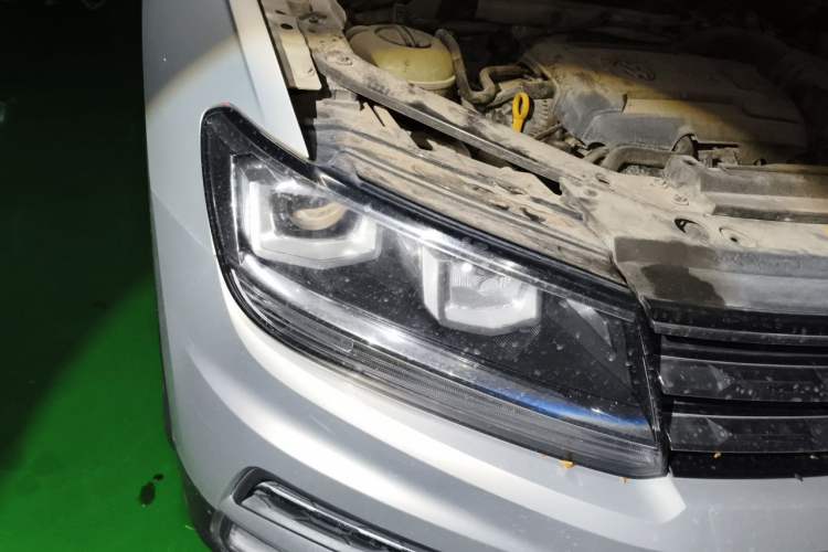 Used Volkswagen Tiguan L 2017 330TSI Automatic Two-Wheel Drive Comfort Edition Right Front Headlight