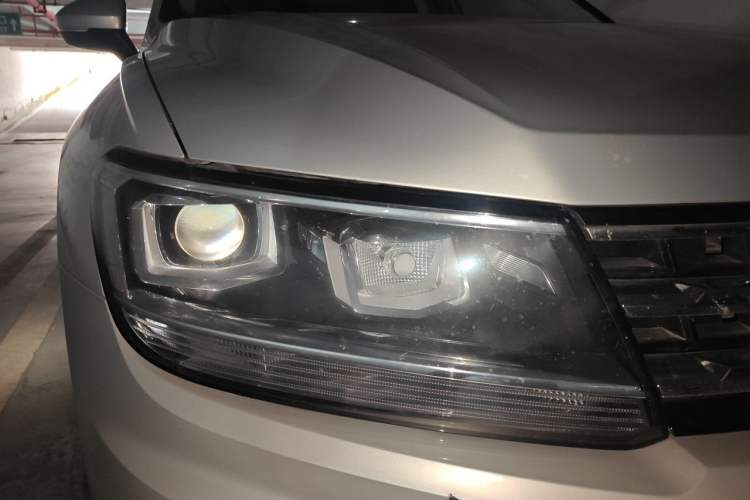 Used Volkswagen Tiguan L 2017 330TSI Automatic Two-Wheel Drive Luxury Edition Right Front Headlight