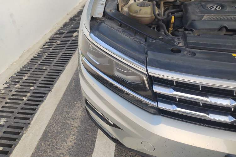 Used Volkswagen Tiguan L 2017 330TSI Automatic Two-Wheel Drive Flagship Edition Right Front Headlight