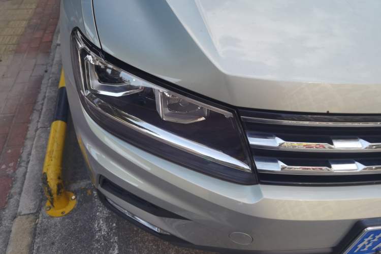 Used Volkswagen Tiguan L 2017 330TSI Automatic Two-Wheel Drive Luxury Edition Right Front Headlight