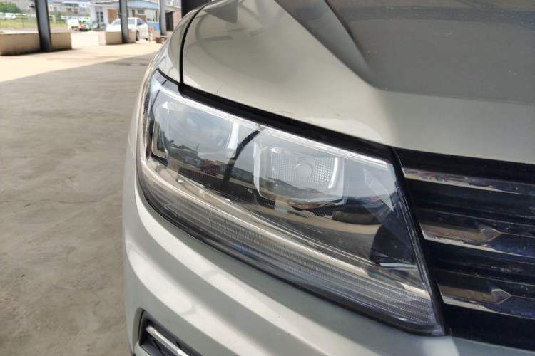 Used Volkswagen Tiguan L 2017 330TSI Automatic Two-Wheel Drive Luxury Edition Right Front Headlight