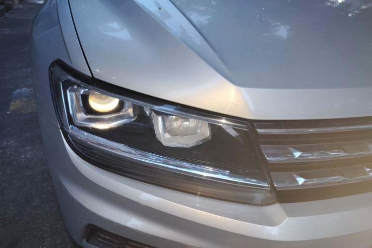 Used Volkswagen Tiguan L 2017 330TSI Automatic Two-Wheel Drive Luxury Edition Right Front Headlight
