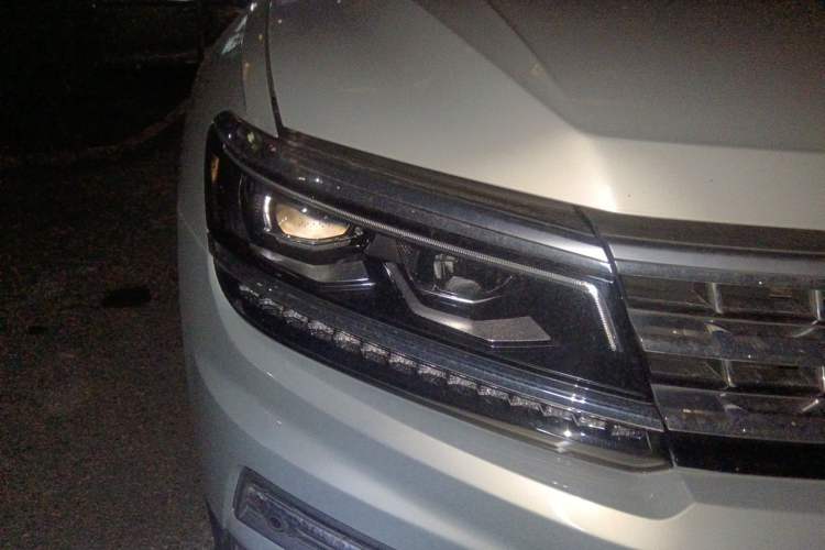 Used Volkswagen Tiguan L 2017 330TSI Automatic Two-Wheel Drive Flagship Edition Right Front Headlight