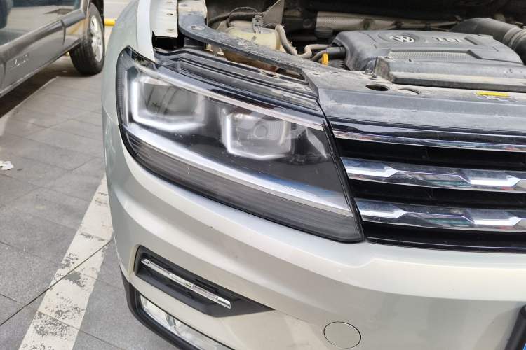 Used Volkswagen Tiguan L 2017 330TSI Automatic Two-Wheel Drive Luxury Edition Right Front Headlight