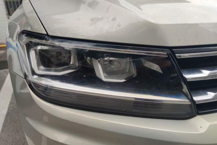 Used Volkswagen Tiguan L 2017 330TSI Automatic Two-Wheel Drive Luxury Edition Right Front Headlight
