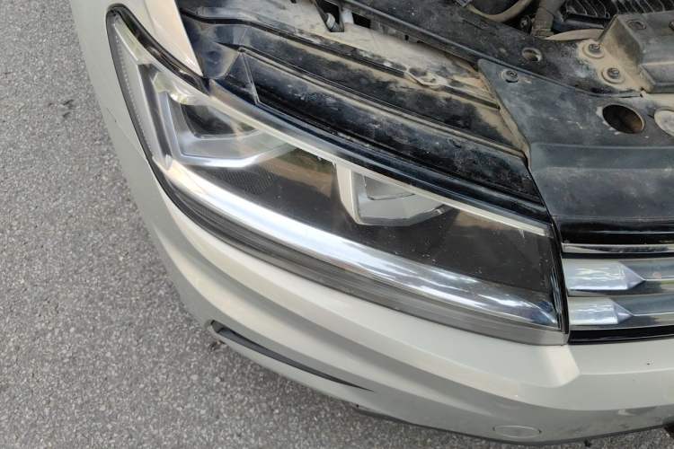 Used Volkswagen Tiguan L 2017 330TSI Automatic Two-Wheel Drive Luxury Edition Right Front Headlight
