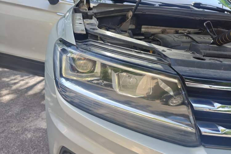 Used Volkswagen Tiguan L 2017 330TSI Automatic Two-Wheel Drive Luxury Edition Right Front Headlight
