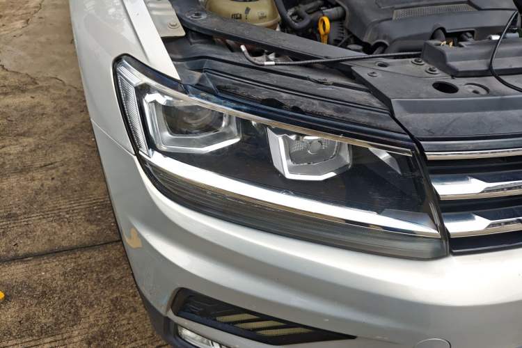 Used Volkswagen Tiguan L 2017 330TSI Automatic Two-Wheel Drive Luxury Edition Right Front Headlight