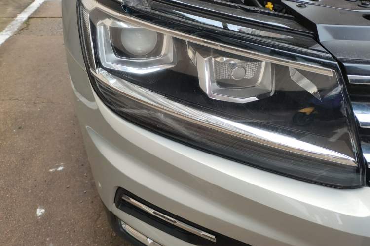 Used Volkswagen Tiguan L 2017 330TSI Automatic Two-Wheel Drive Luxury Edition Right Front Headlight