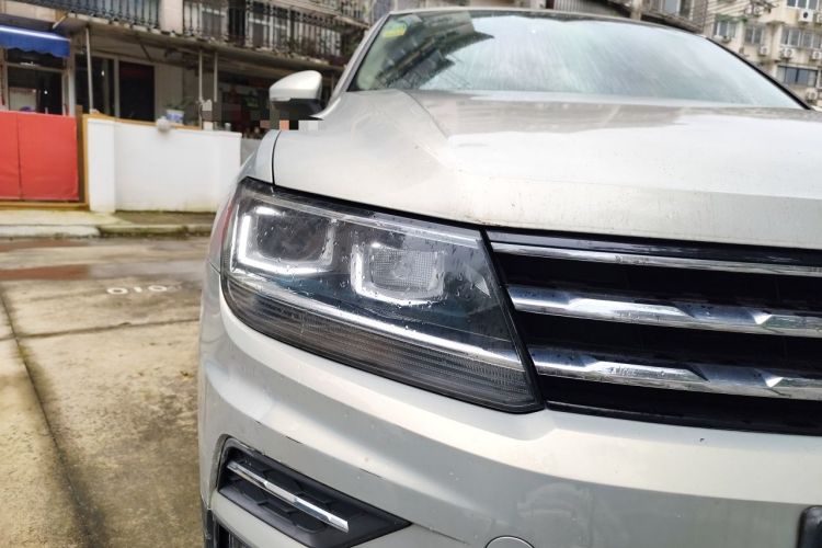 Used Volkswagen Tiguan L 2017 330TSI Automatic Two-Wheel Drive Comfort Edition Right Front Headlight