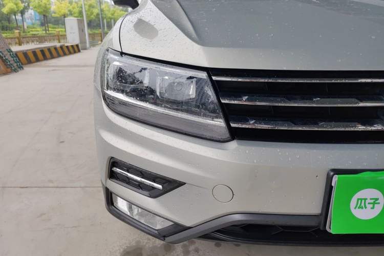 Used Volkswagen Tiguan L 2017 330TSI Automatic Two-Wheel Drive Luxury Edition Right Front Headlight