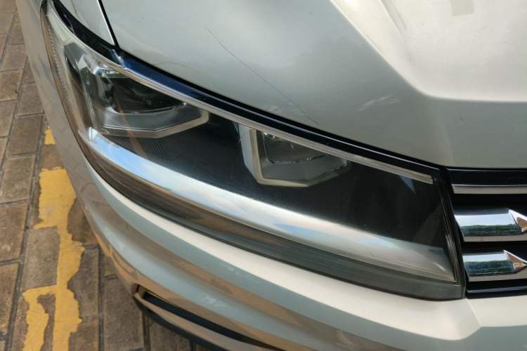 Used Volkswagen Tiguan L 2017 330TSI Automatic Two-Wheel Drive Luxury Edition Right Front Headlight