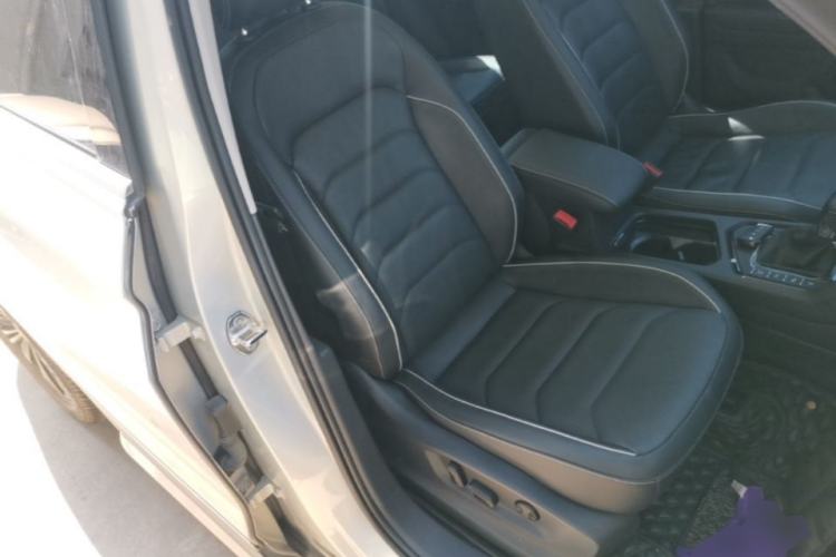 Used Volkswagen Tiguan L 2017 330TSI Automatic Two-Wheel Drive Flagship Edition Right Front Seat