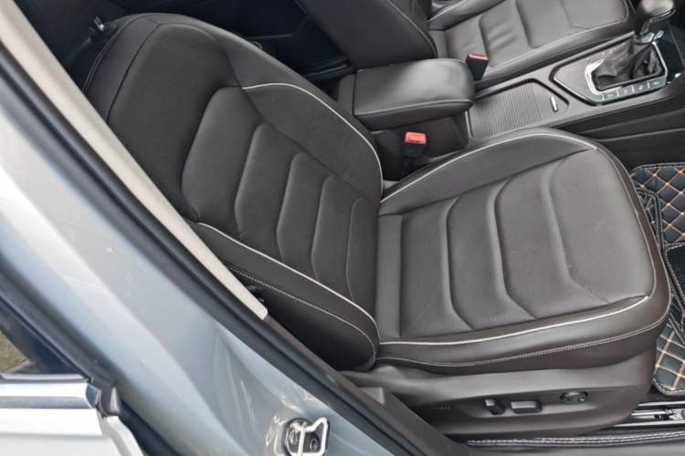 Used Volkswagen Tiguan L 2017 330TSI Automatic Two-Wheel Drive Flagship Edition Right Front Seat