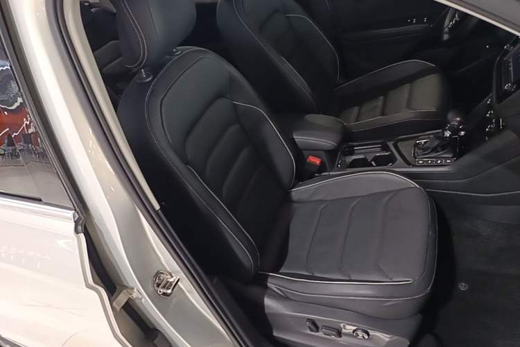 Used Volkswagen Tiguan L 2017 330TSI Automatic Two-Wheel Drive Flagship Edition Right Front Seat