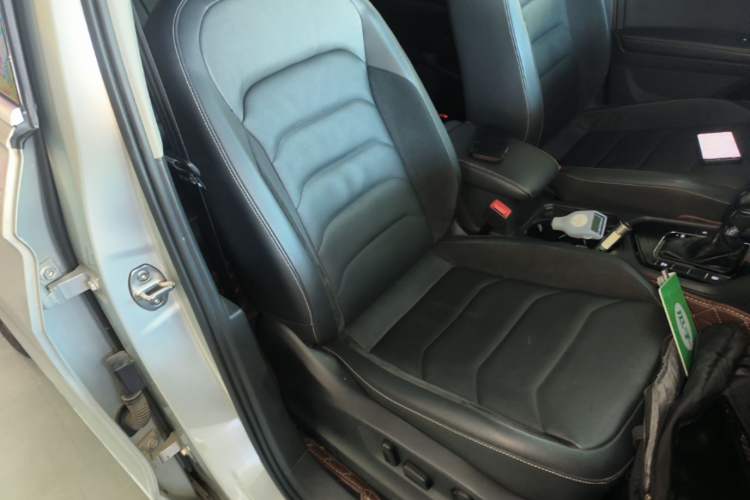 Used Volkswagen Tiguan L 2017 330TSI Automatic Two-Wheel Drive Comfort Edition Right Front Seat