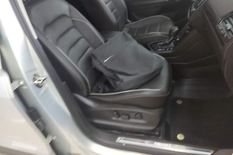 Used Volkswagen Tiguan L 2017 330TSI Automatic Two-Wheel Drive Flagship Edition Right Front Seat