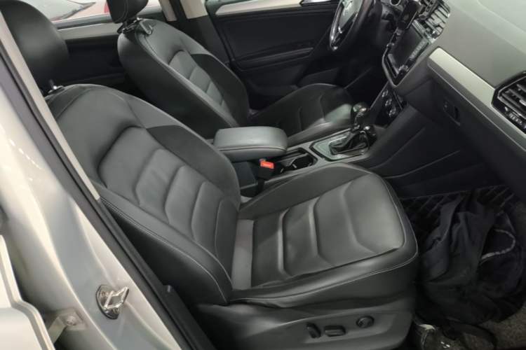 Used Volkswagen Tiguan L 2017 380TSI Automatic All-Wheel-Drive Luxury Edition Right Front Seat