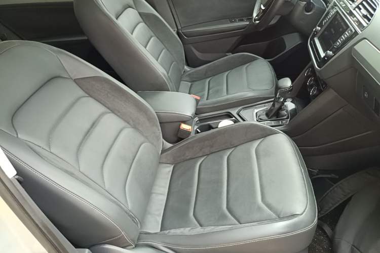 Used Volkswagen Tiguan L 2017 330TSI Automatic Two-Wheel Drive Luxury Edition Right Front Seat