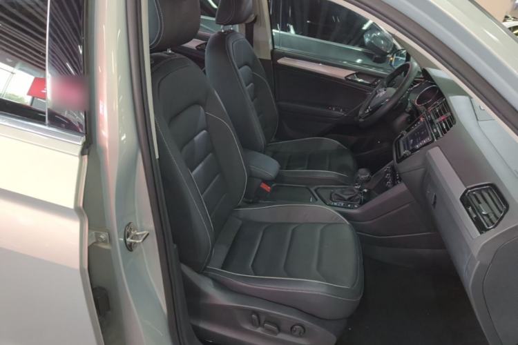 Used Volkswagen Tiguan L 2017 330TSI Automatic Two-Wheel Drive Flagship Edition Right Front Seat