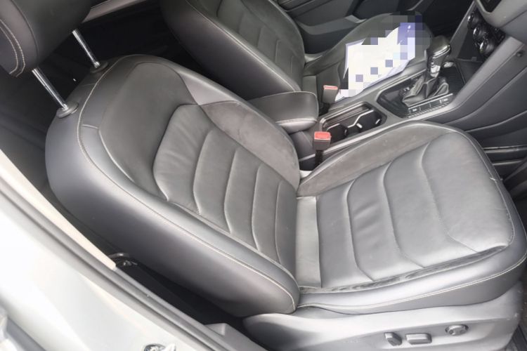 Used Volkswagen Tiguan L 2017 330TSI Automatic Two-Wheel Drive Luxury Edition Right Front Seat