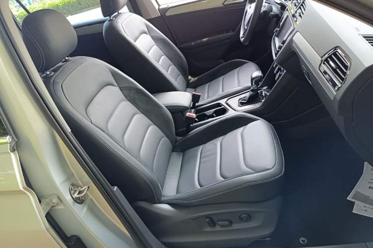 Used Volkswagen Tiguan L 2017 330TSI Automatic Two-Wheel Drive Luxury Edition Right Front Seat