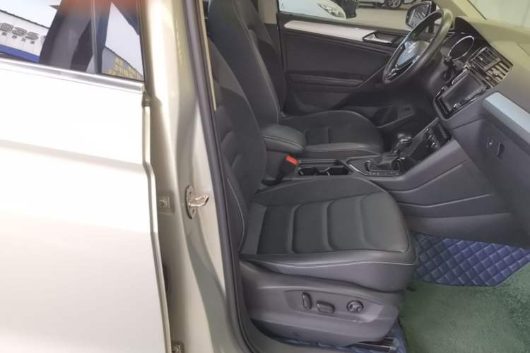 Used Volkswagen Tiguan L 2017 380TSI Automatic All-Wheel-Drive Luxury Edition Right Front Seat