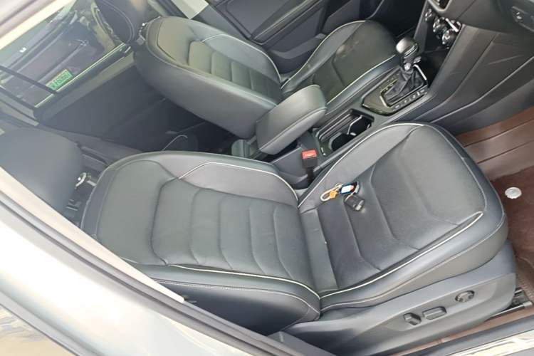 Used Volkswagen Tiguan L 2017 330TSI Automatic Two-Wheel Drive Flagship Edition Right Front Seat