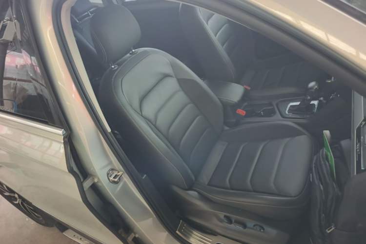 Used Volkswagen Tiguan L 2017 330TSI Automatic Two-Wheel Drive Luxury Edition Right Front Seat