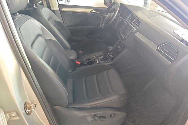 Used Volkswagen Tiguan L 2017 330TSI Automatic Two-Wheel Drive Comfort Edition Right Front Seat