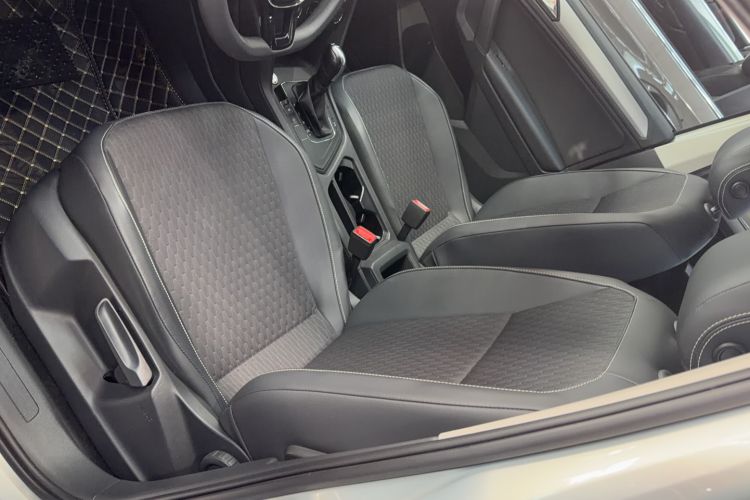 Used Volkswagen Tiguan L 2017 330TSI Automatic Two-Wheel Drive Luxury Edition Right Front Seat