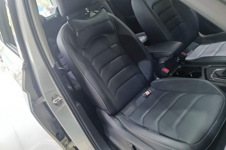Used Volkswagen Tiguan L 2017 330TSI Automatic Two-Wheel Drive Luxury Edition Right Front Seat