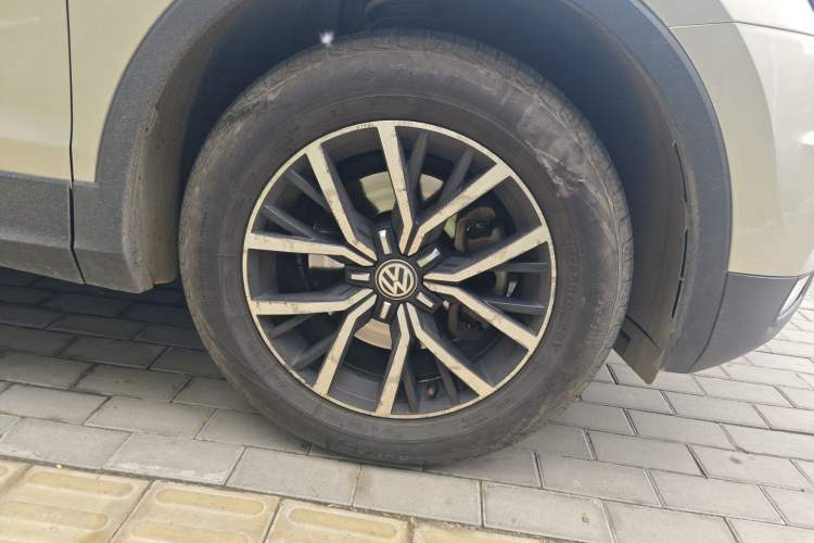 Used Volkswagen Tiguan L 2017 330TSI Automatic Two-Wheel Drive Luxury Edition Right Front Wheel Hub