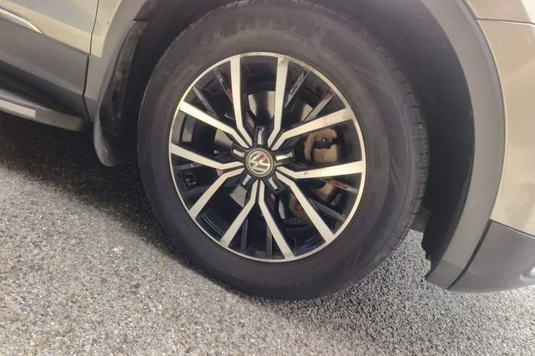 Used Volkswagen Tiguan L 2017 330TSI Automatic Two-Wheel Drive Luxury Edition Right Front Wheel Hub