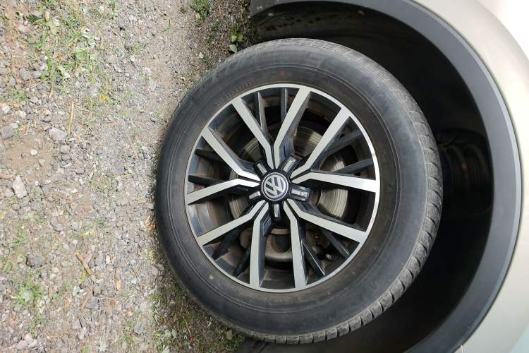 Used Volkswagen Tiguan L 2017 330TSI Automatic Two-Wheel Drive Luxury Edition Right Front Wheel Hub