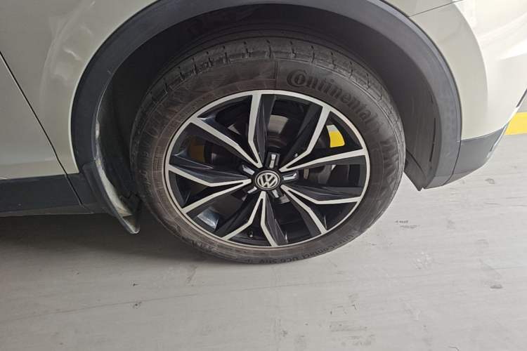 Used Volkswagen Tiguan L 2017 330TSI Automatic Two-Wheel Drive Luxury Edition Right Front Wheel Hub