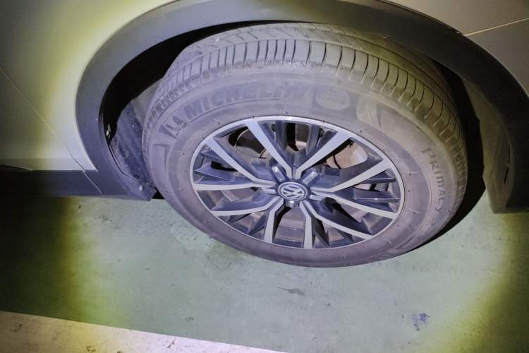 Used Volkswagen Tiguan L 2017 330TSI Automatic Two-Wheel Drive Luxury Edition Right Front Wheel Hub