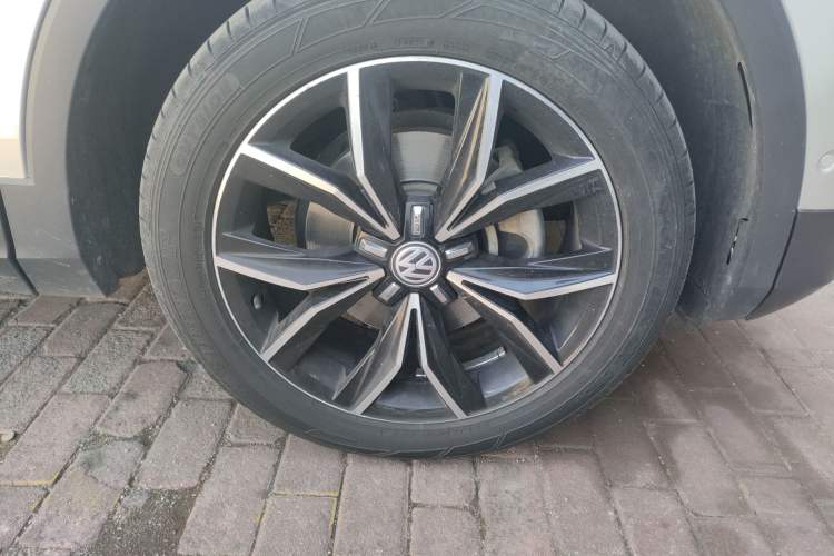 Used Volkswagen Tiguan L 2017 380TSI Automatic All-Wheel-Drive Flagship Edition Right Front Wheel Hub