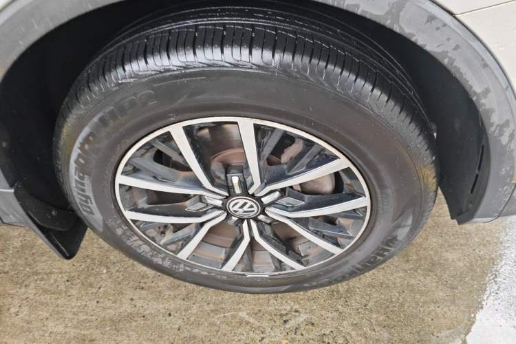 Used Volkswagen Tiguan L 2017 330TSI Automatic Two-Wheel Drive Comfort Edition Right Front Wheel Hub