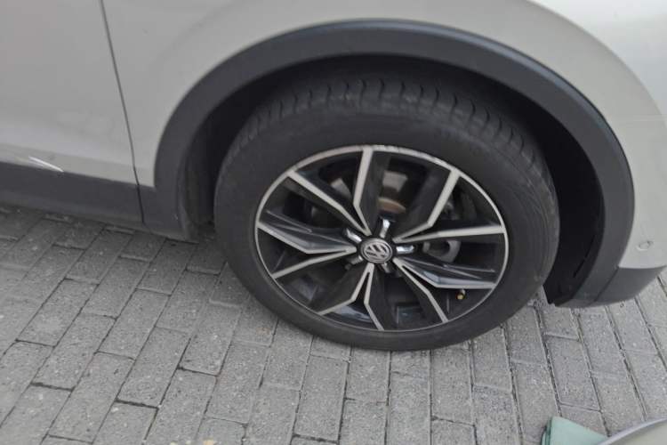 Used Volkswagen Tiguan L 2017 380TSI Automatic All-Wheel Drive Supreme Flagship Edition Right Front Wheel Hub